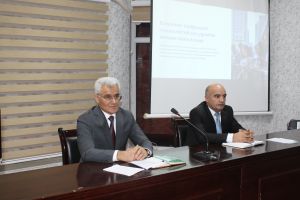 мизи мудаввар таҳти унвони &laquo;Раҳнамо барои рушди устувор&raquo;