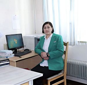 ТАБРИКОТИ САМИМИИ ҲАЙАТИ ИНСТИТУТ Ба муносибати зодрӯзи муҳтарам Қурбонхонова Н.М. — номзади илмҳои филология, мудири шуъбаи фолклор ва адабиёти Институти илмҳои гуманитарии ба номи академик Баҳодур Искандаров